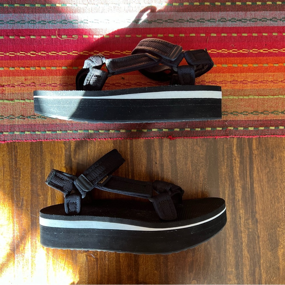 Teva’s Women Flatform